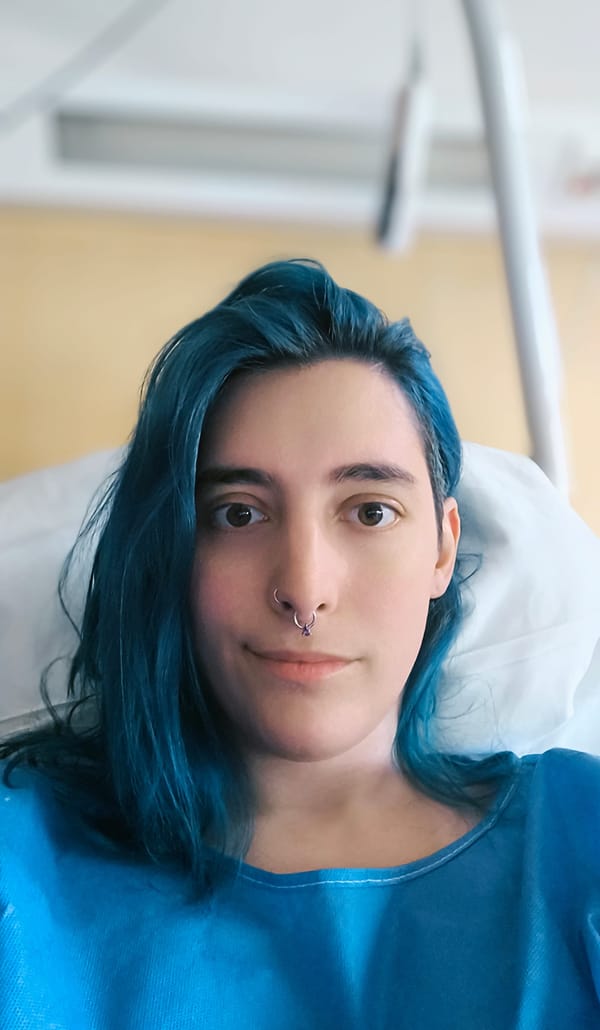 Moi sur un lit d'hôpital